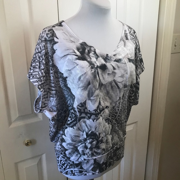 Style & Co Bat Wing Black White Floral Sequin Top - Picture 2 of 7